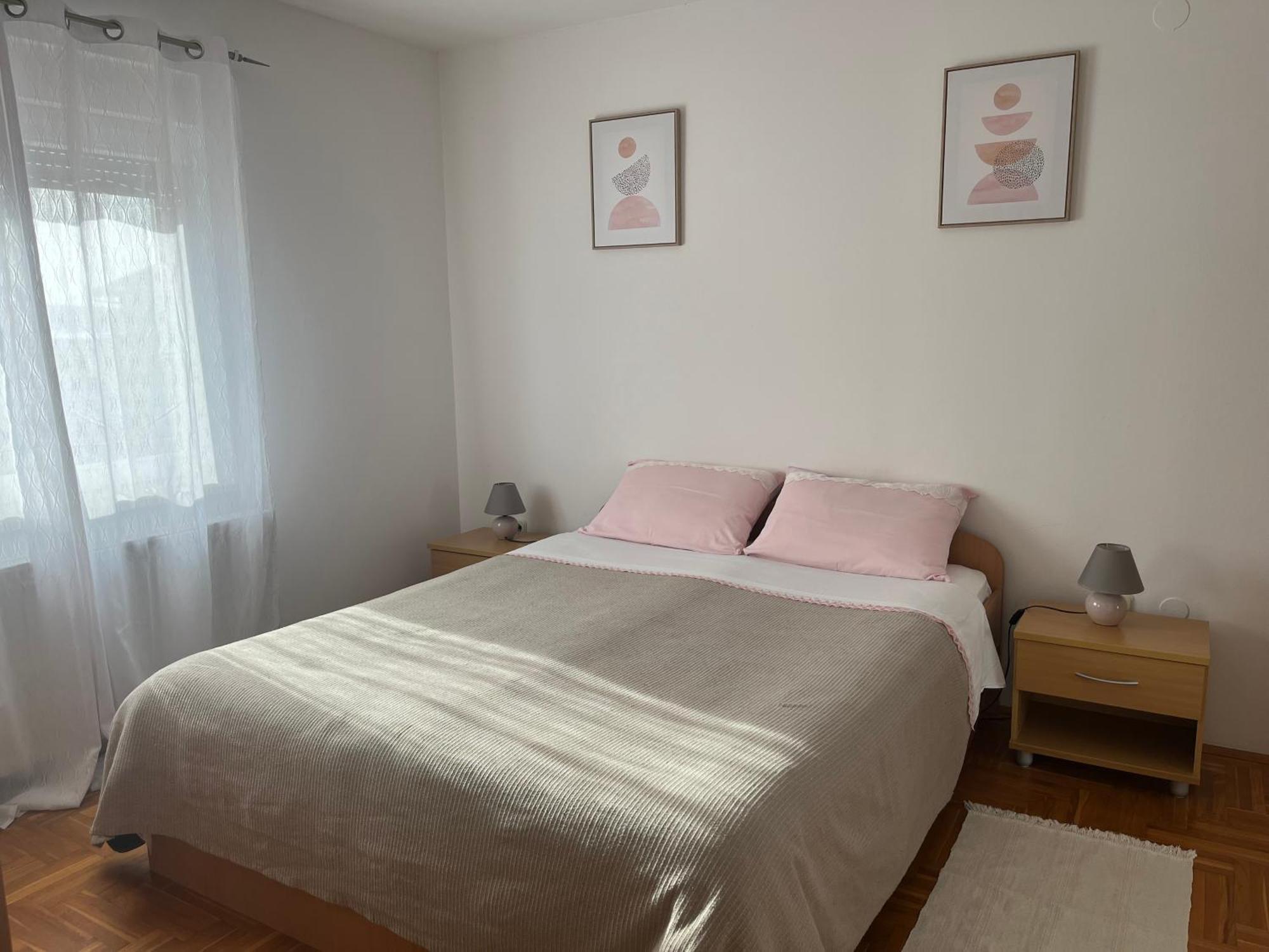 Burle Apartment With Free Private Parking เมดูลิน ภายนอก รูปภาพ