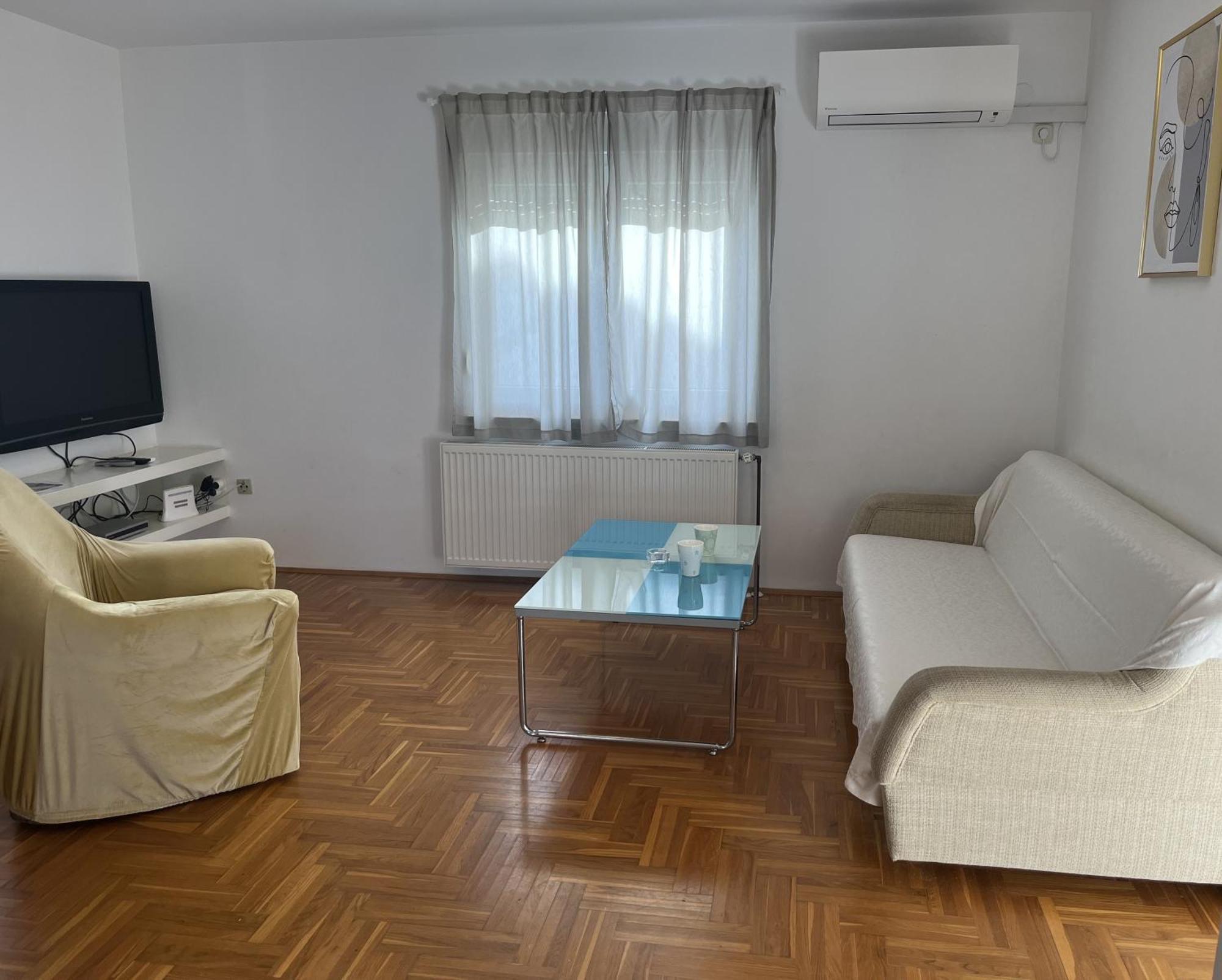 Burle Apartment With Free Private Parking เมดูลิน ภายนอก รูปภาพ