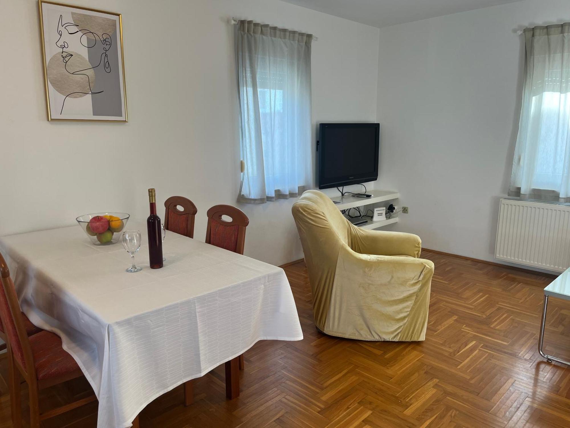 Burle Apartment With Free Private Parking เมดูลิน ภายนอก รูปภาพ