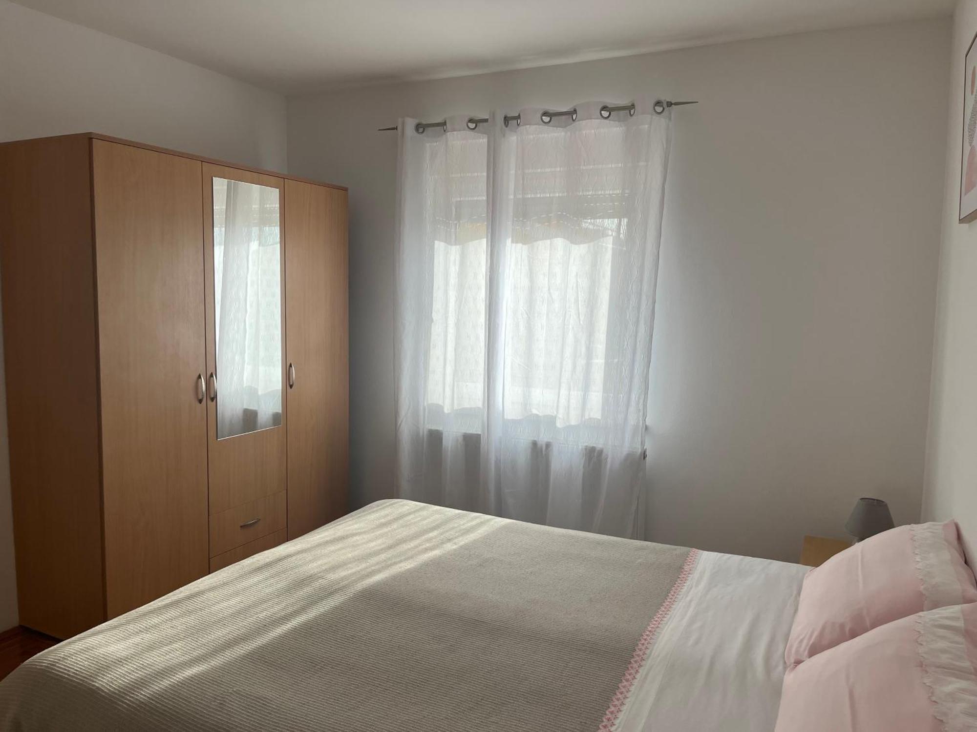 Burle Apartment With Free Private Parking เมดูลิน ภายนอก รูปภาพ
