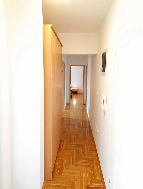 Burle Apartment With Free Private Parking เมดูลิน ภายนอก รูปภาพ